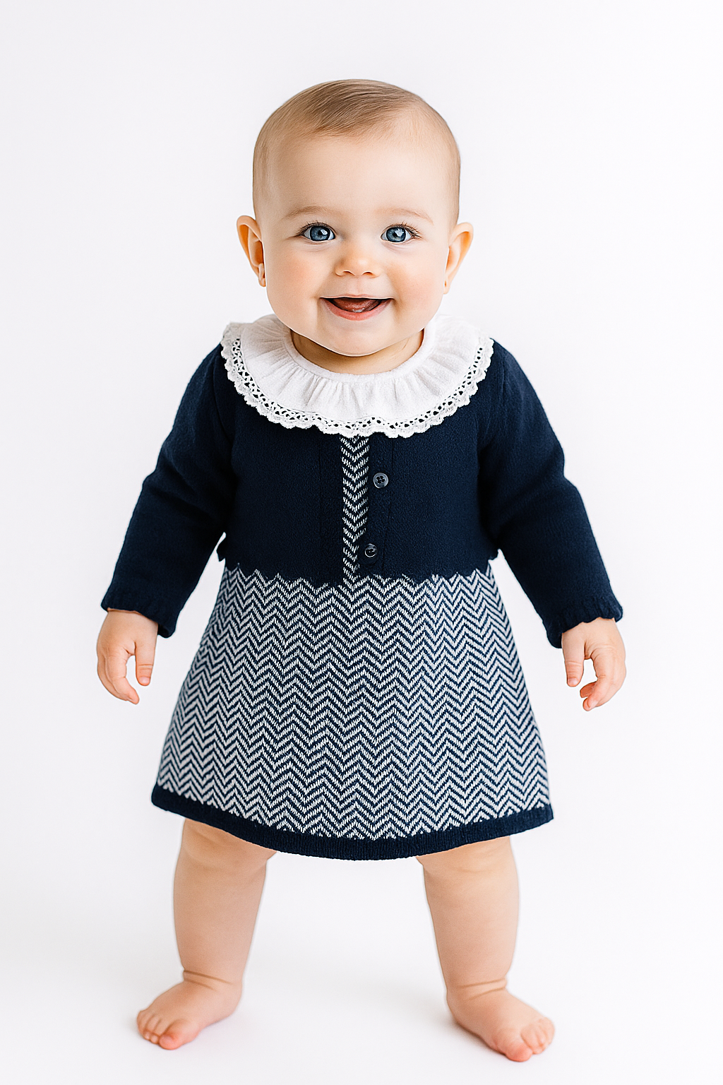Elegantes Dunkelblaues Kleid mit Strickbolero und Rüschenausschnitt – Perfekt für Mädchen