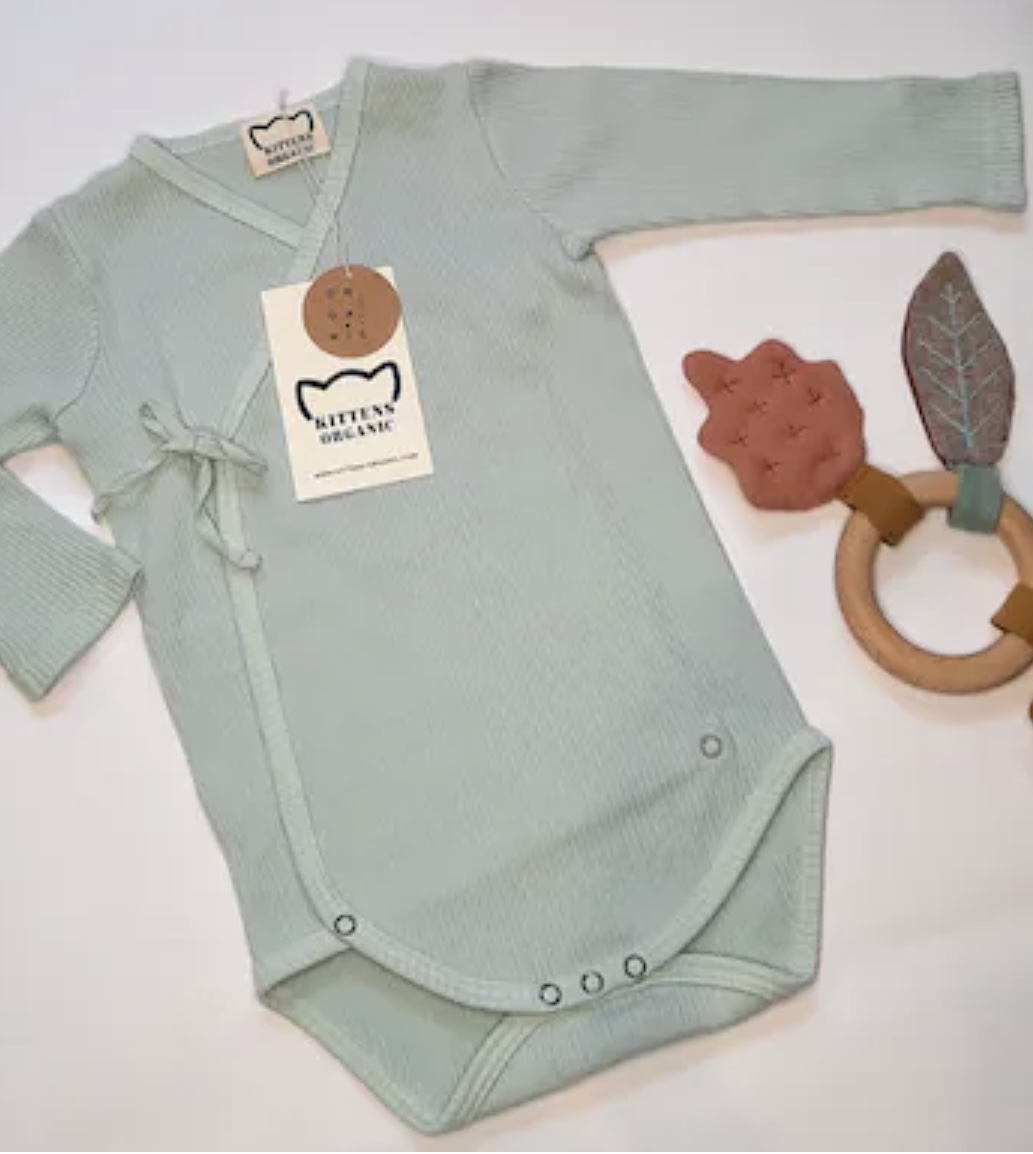 Gekreuzter Babybody in Türkis